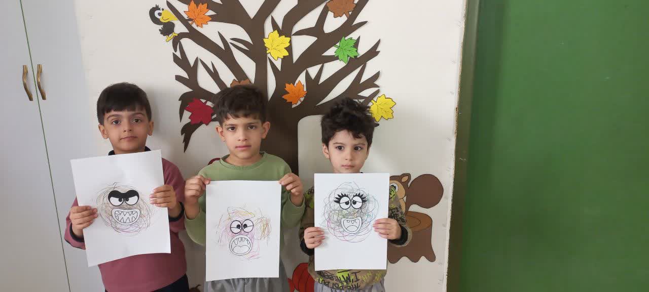 تقویت مهارت شنیداری تا درست کردن کتاب تصویری با گوش دادن قصه صوتی( غول بالای تپه)