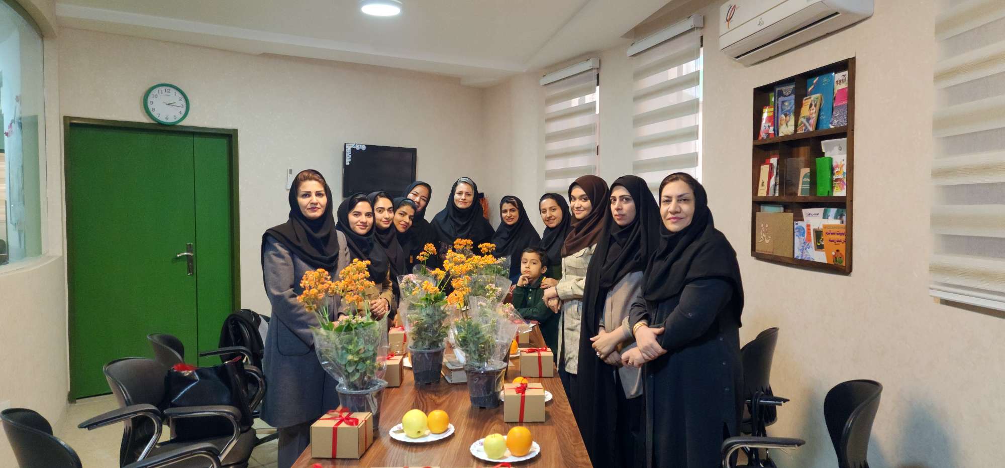 تقدیر از بانوان کودکستان به مناسبت روز زن
